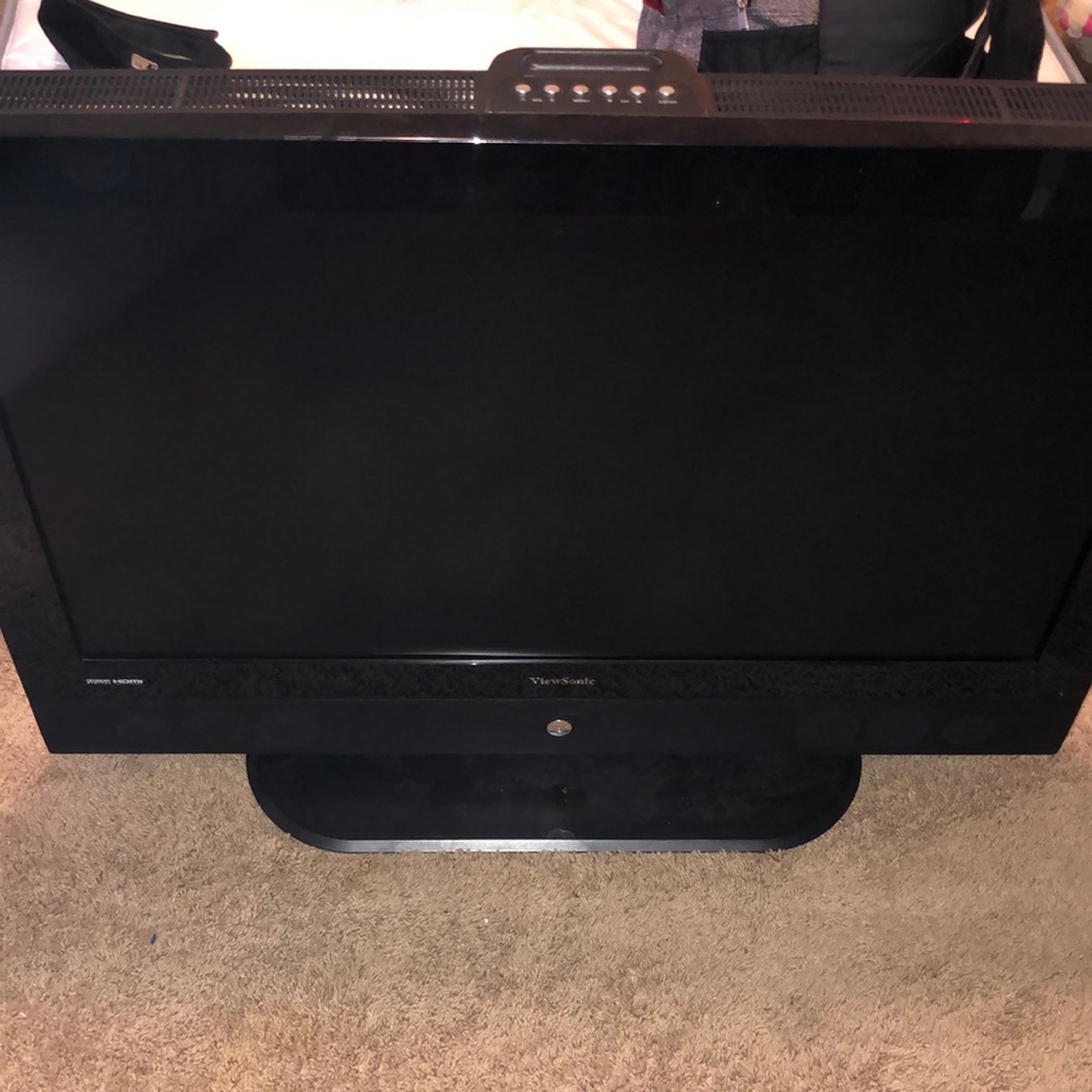 Selling a viewsonic tv 45 inches black for $80
